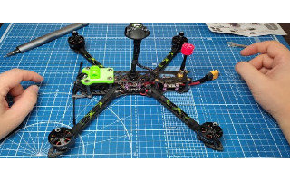 З чого складається FPV дрон і як його зібрати?